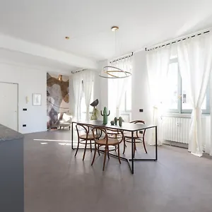  Appartamento Sant'ambrogio Bright And Stylish Flat Italia